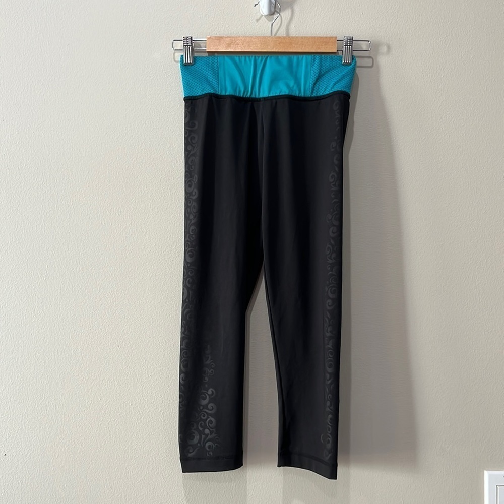 Disney Parks Black and Teal Leggings in size XS